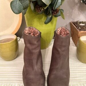 Lucky Brand Malvelia Leather Ankle Booties